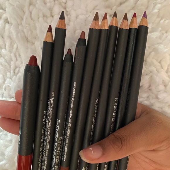 Makeup - Picture 3 of 4